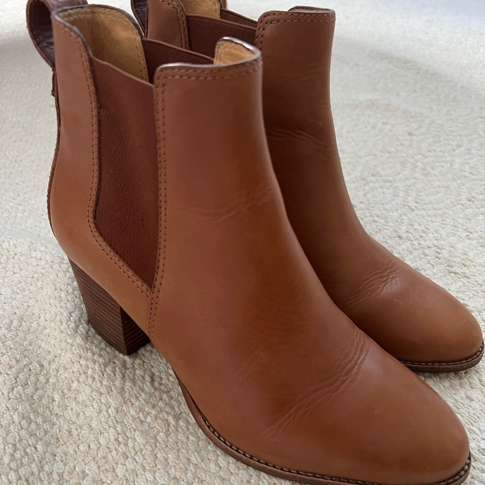 Madewell boots size 8- worn maybe 3 times. Just need soles repaired.